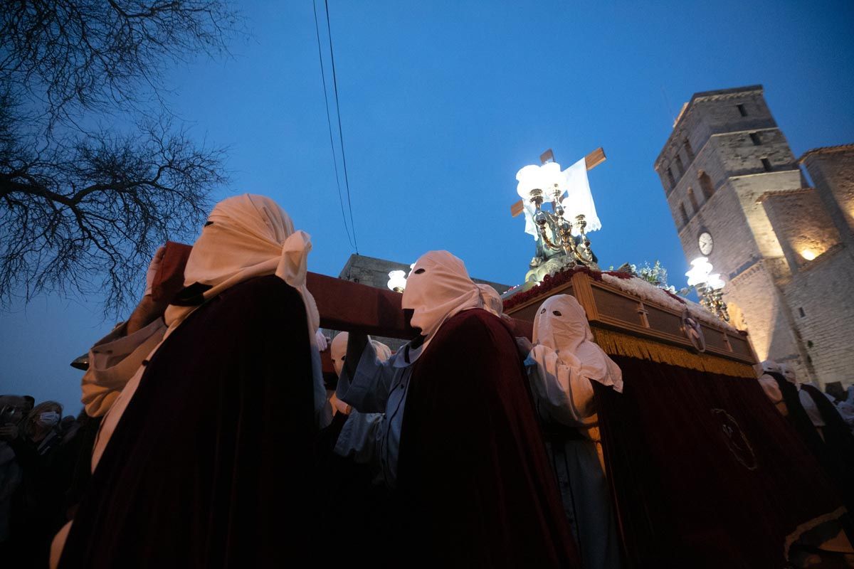 Semana Santa En Ibiza: procesión del Santo Entierro en el Viernes Santo