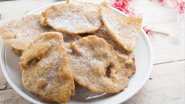 Orejas de Carnaval, postre típico para estas fechas.
