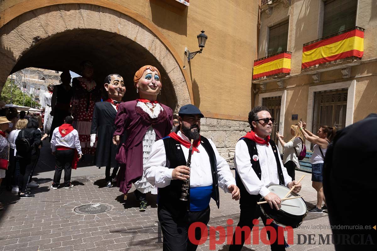 Bandeja de flores y ritual de la bendición del vino en las Fiestas de Caravaca