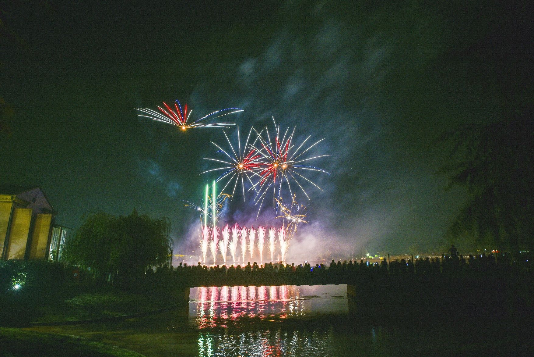 El Parc de l'Agulla s'omple per veure el Castell de Focs