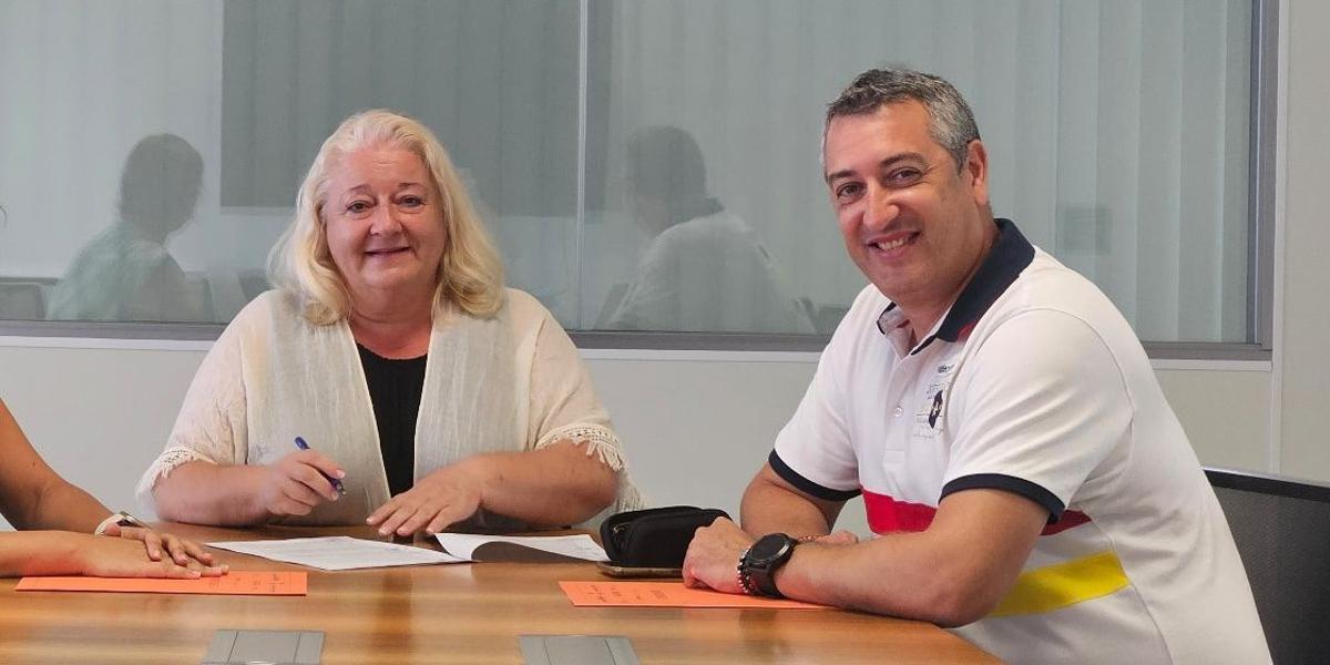 La alcaldesa, Araceli de Moya (Cs), junto al concejal de Vox, Juan García.