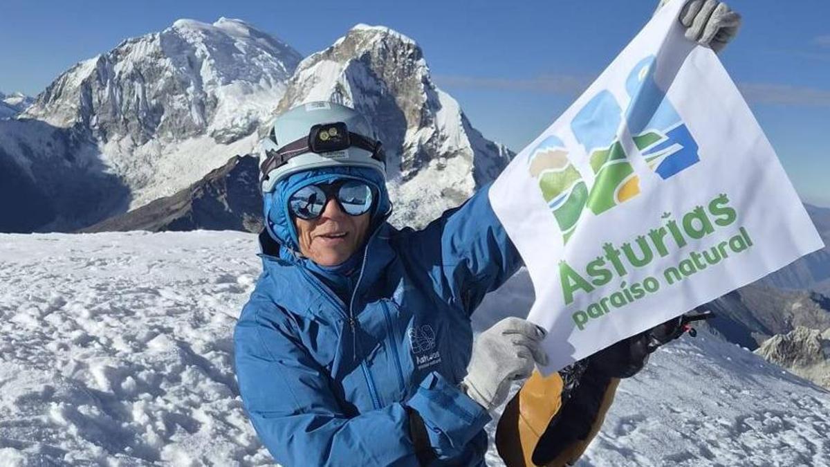 Rosa Fernández, en la cumbre del Nevado Pisco.