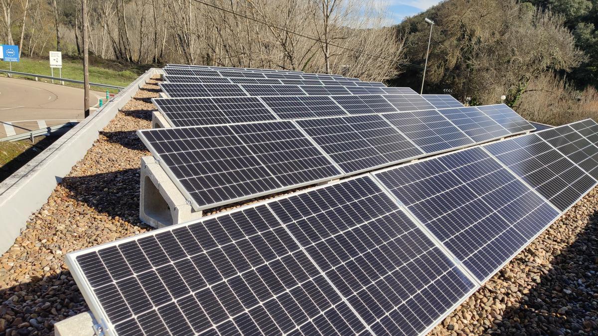 Instalación fotovoltaica para autoconsumo en Cáceres.