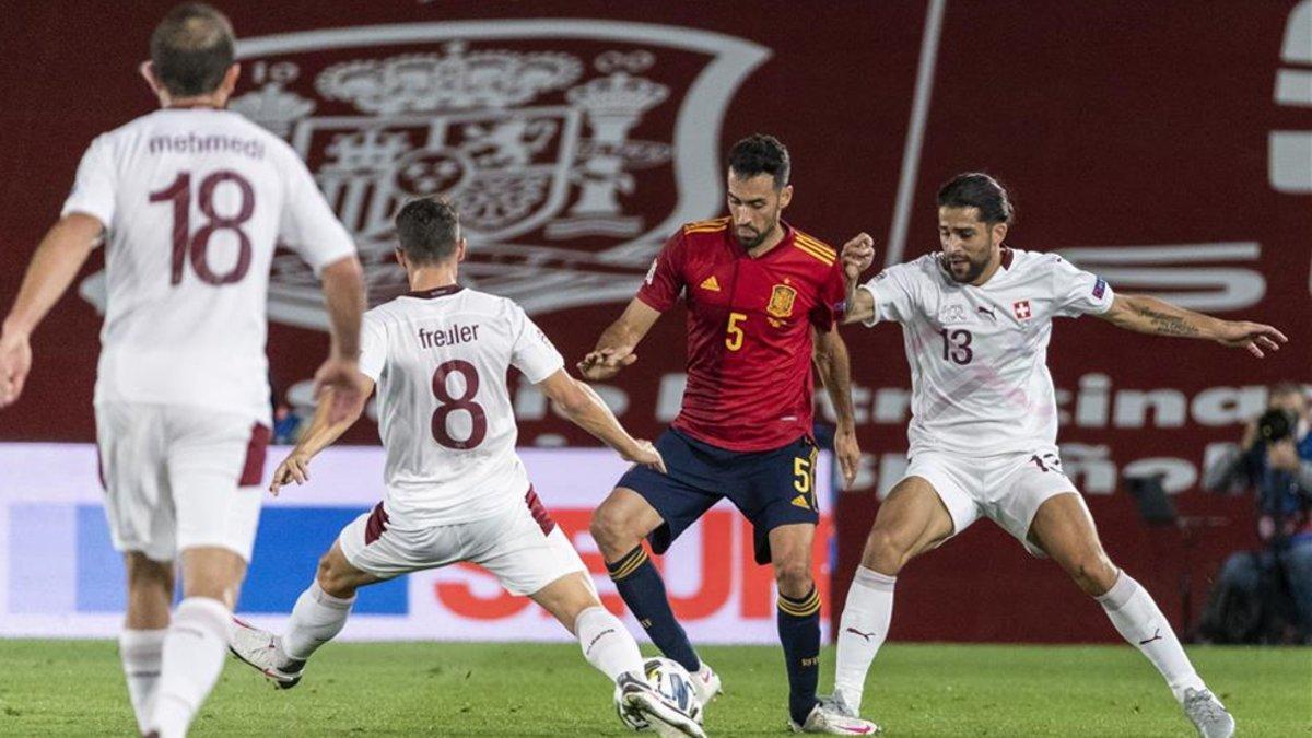 Busquets, en un lance del partido ante Suiza