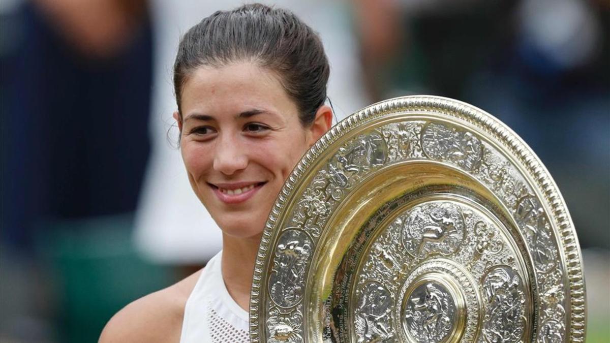 Garbiñe Muguruza con el preciado Rosewater Dish