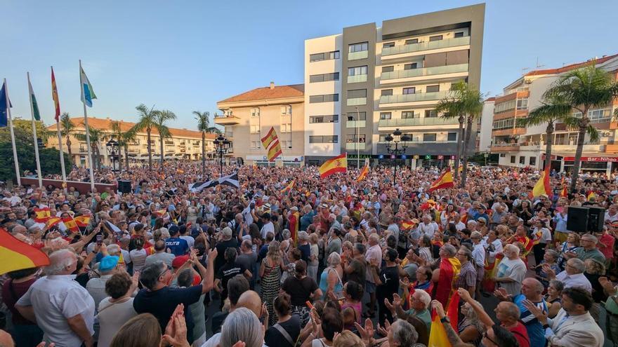 Torremolinos sale a la calle en apoyo a Ceuta en una concentración que reúne a unas 3.500 personas