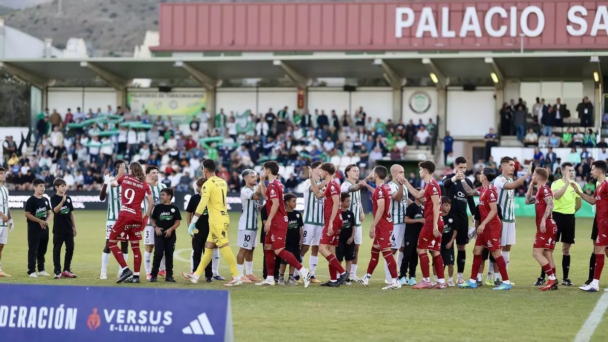 Joel Jorquera despierta al Real Murcia de la pesadilla del descenso en Torremolinos