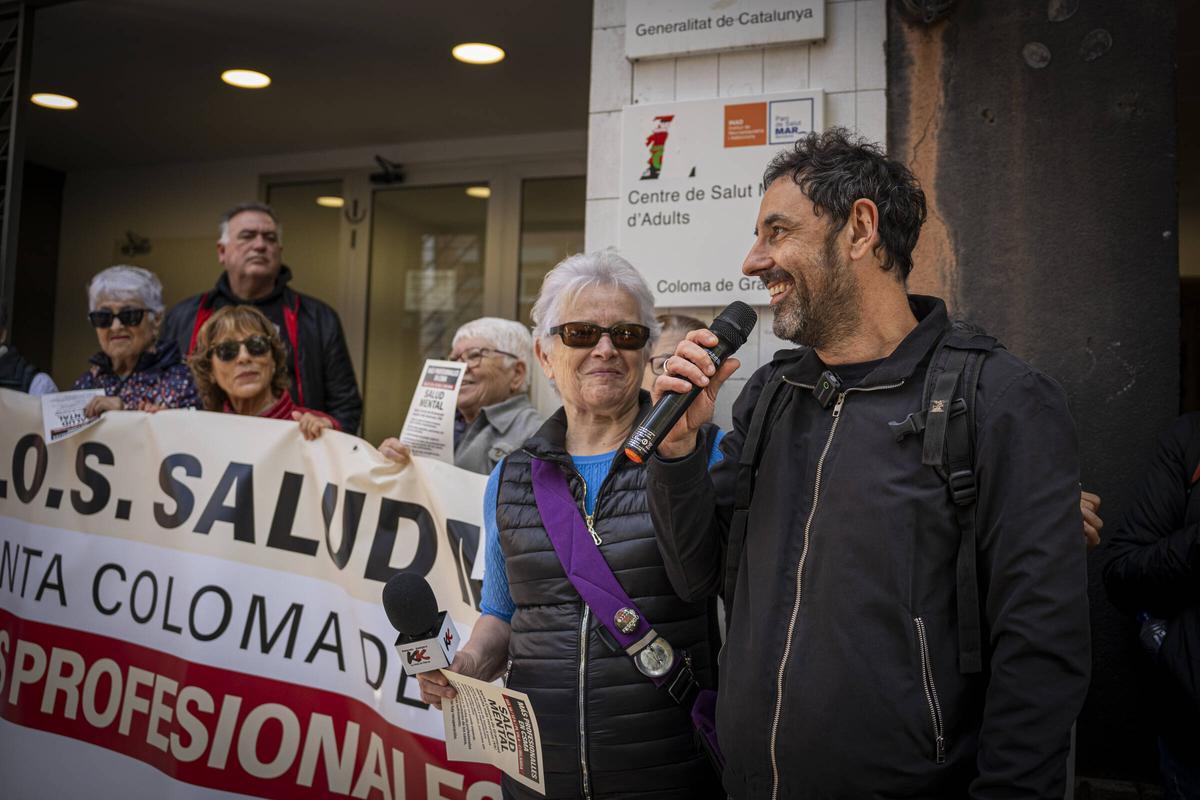 Protesta en Santa Coloma por las listas espera en salud mental
