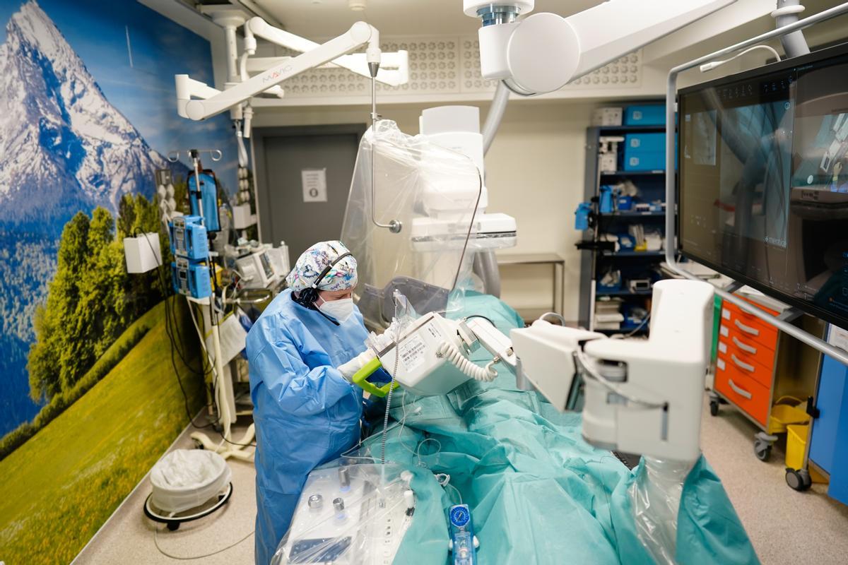 El robot instalado en el hospital madrileño para las intervenciones coronarias.