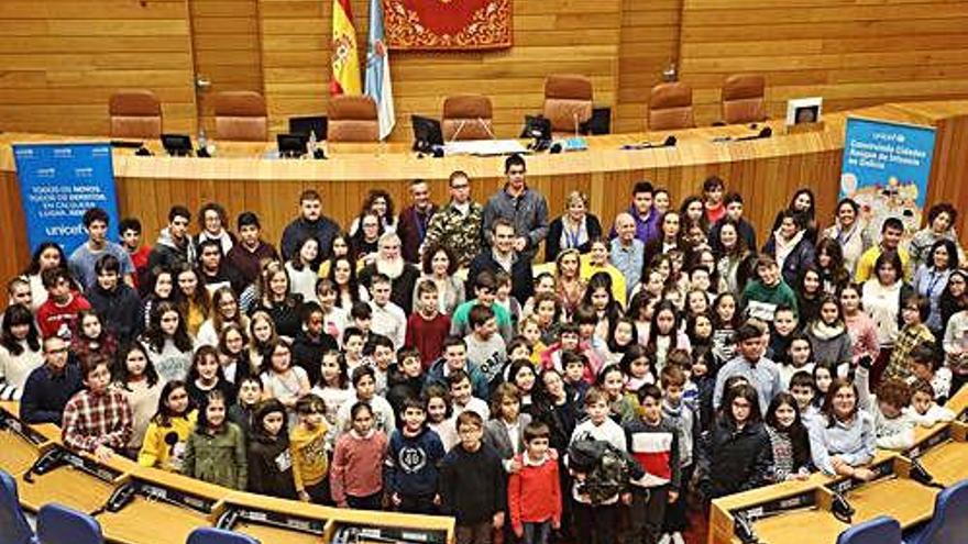 Niños ponen deberes a los políticos