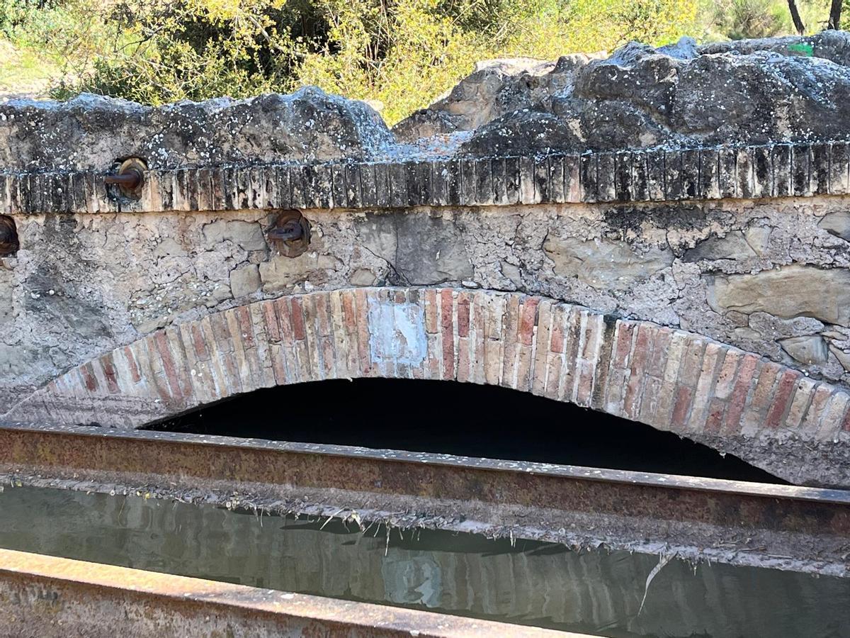 El pontet a prop de Viladordis sense la rajola