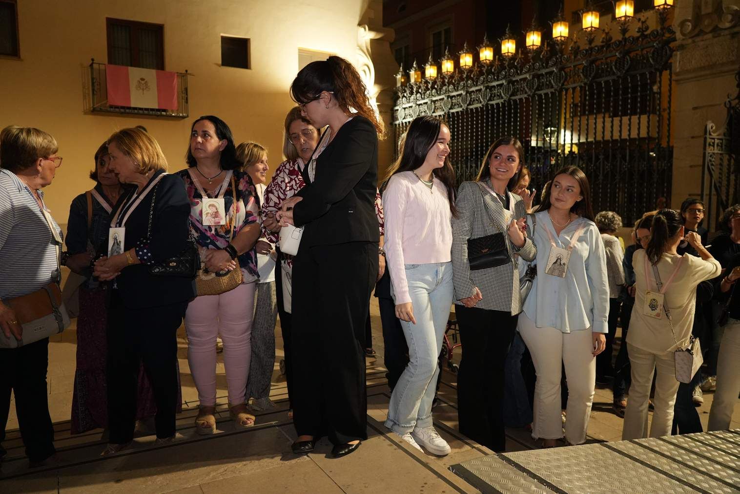 El traslado de la Virgen culmina las fiestas de las rosarieras de Vila-real