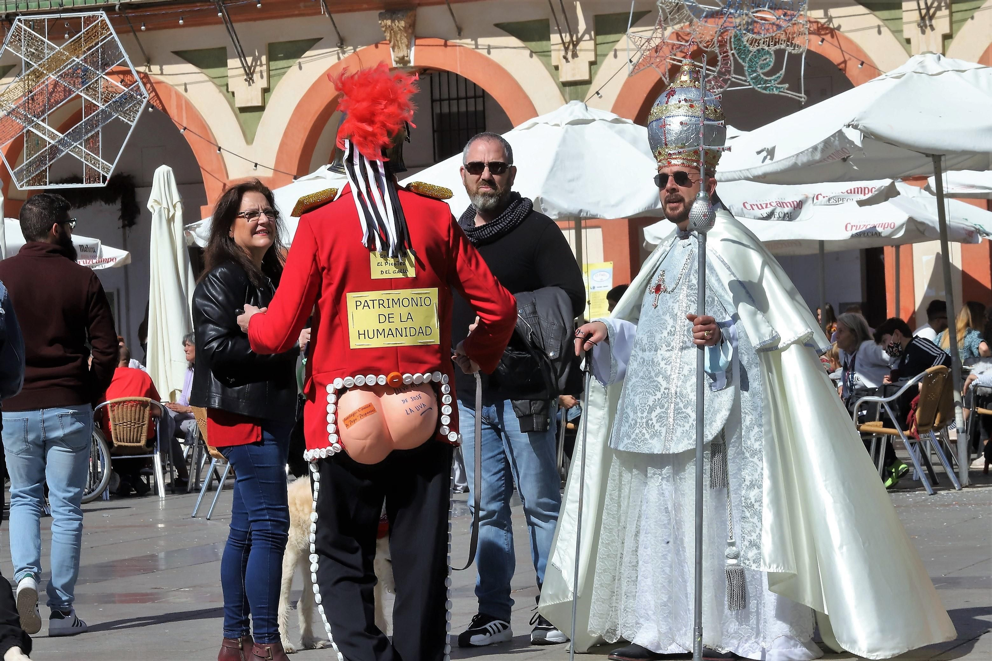 La plaza de La Corredera acoge la fiesta final del carnaval