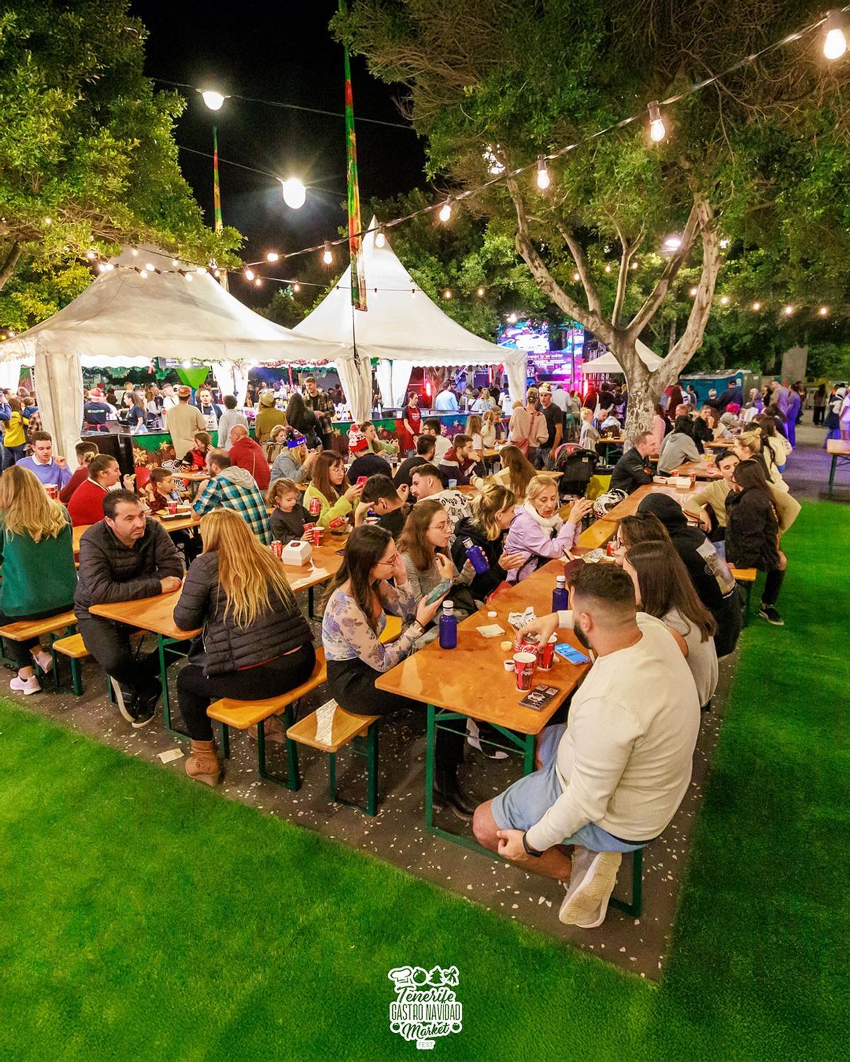 Zona gastronómica del mercadillo, en una edición anterior.