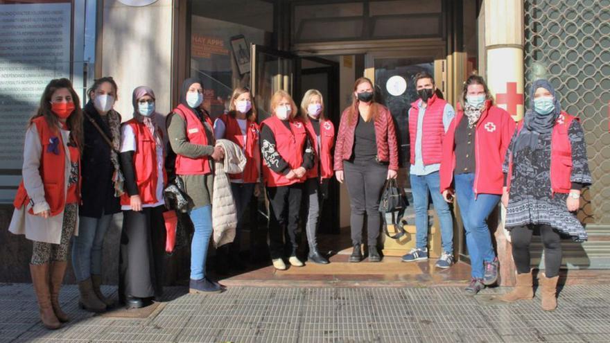Ayuntamiento, Cruz Roja y la Federació de Comerç colaboran en la campaña. | MEDITERRÁNEO