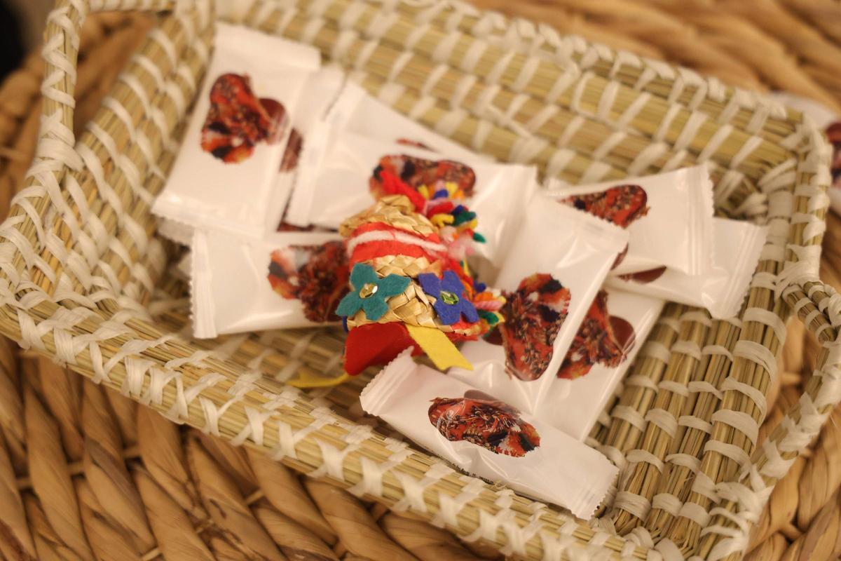 Una gominola inspirada en la gorra de montermoseña refuerza la promoción turística de Cáceres Una gominola inspirada en la gorra de montermoseña refuerza la promoción turística de Cáceres