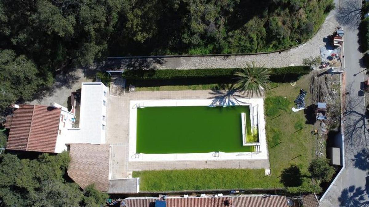 Avanzan los trabajos de ampliacion de la piscina de Genalguacil