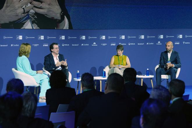 Europa debate como recuperar sus fábricas en la era de la IA: "Queremos hacer coches, pero no tenemos ruedas ni motor"
