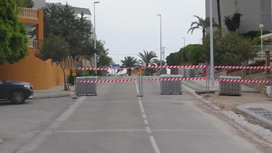 «He perdido 16.000 euros en verano por las obras de la avenida Ultramar»