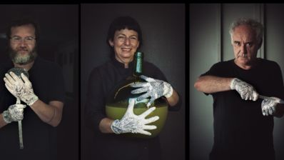 Los cocineros Rafa Peña, Fina Puigdevall y Ferran Adrià, en las fotos de la muestra 'Metamorfosis' de Tatiana Blanqué en Casa Seat.