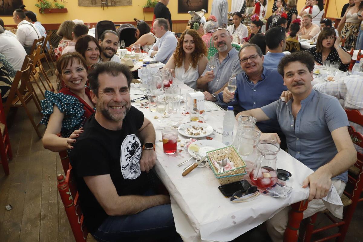 Lunes de comidas de amigos y empresas en la Feria Lunes de comidas de amigos y empresas en la Feria