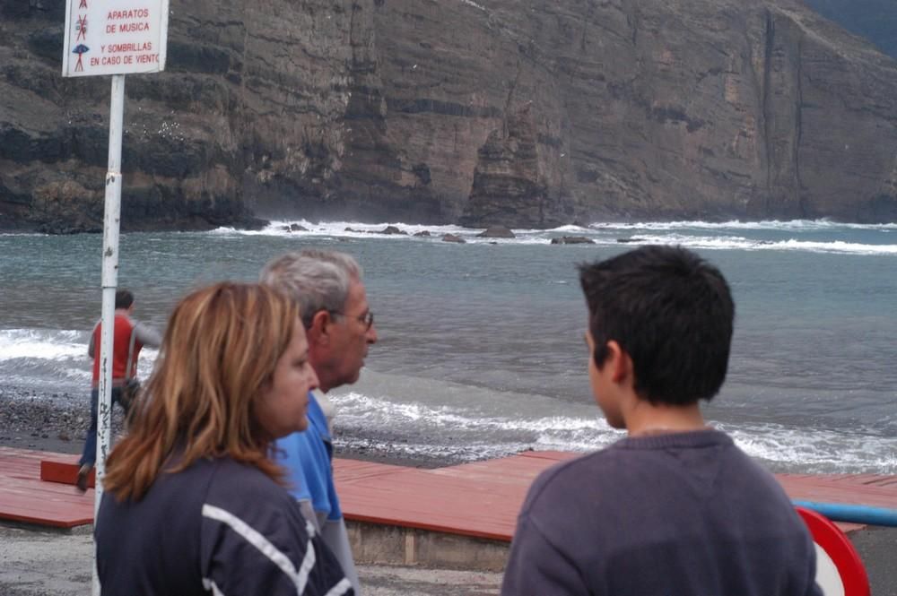 Las rachas de viento parten el Dedo de Dios y provocan apagones