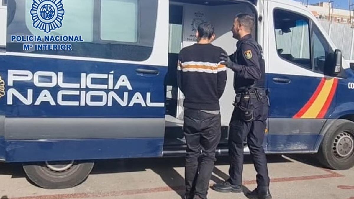 Un momento del arresto del sospechoso al que retuvieron las monjas de Murcia.