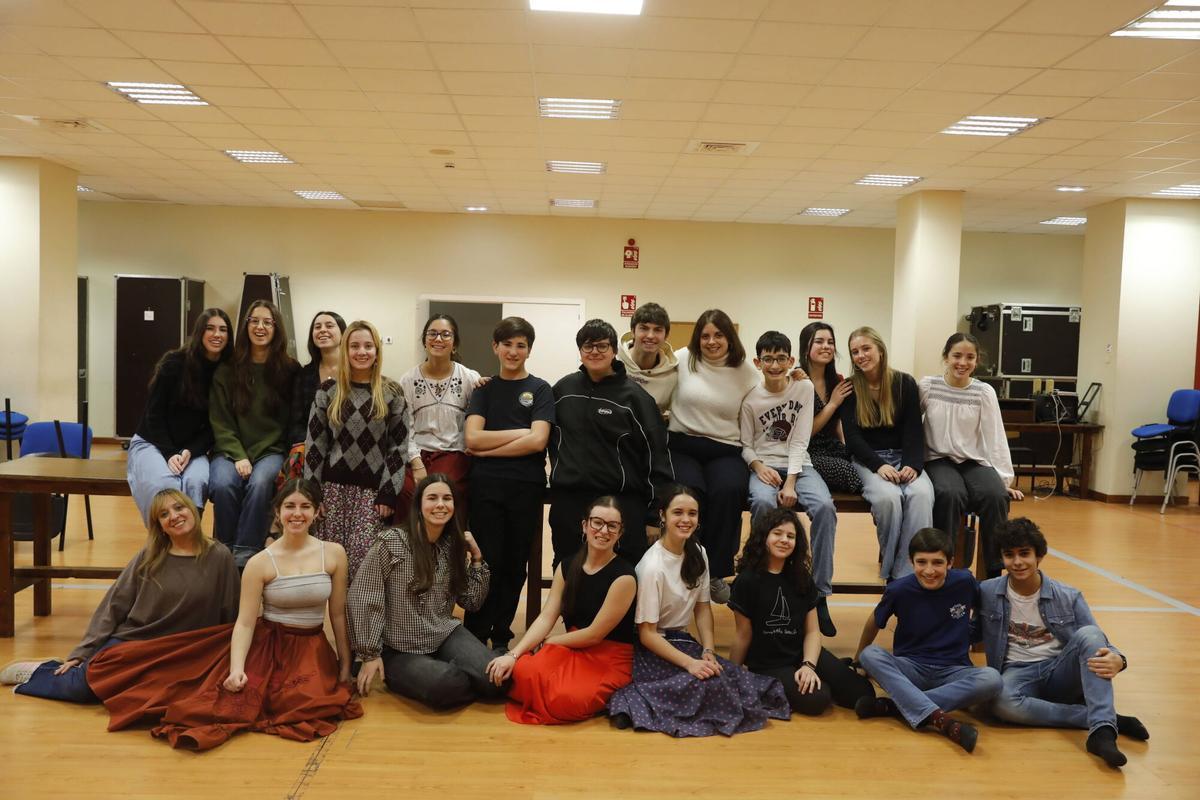 El equipo de "La Federica" durante los ensayos de "Carmen" en el Campoamor.