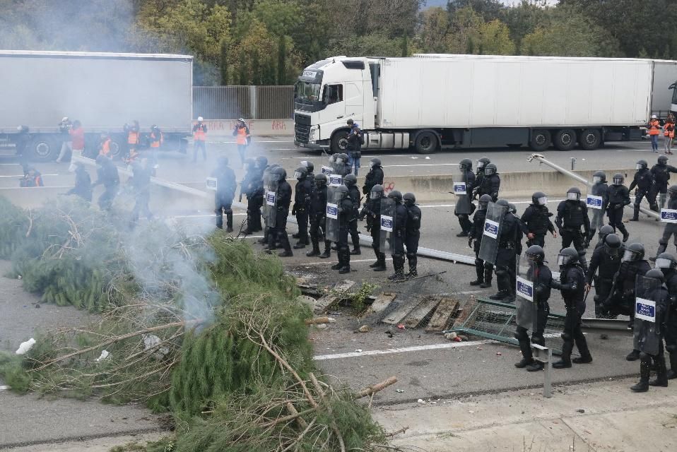 Desallotjament dels manifestants de l'AP-7