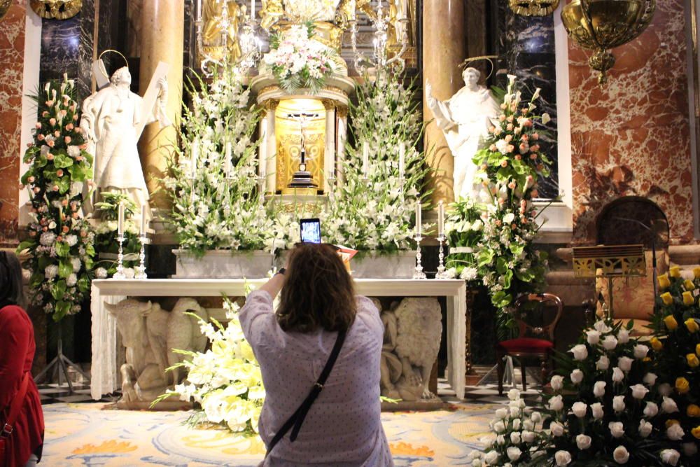 Homenaje de los Floristas a la Virgen de los Desamparados