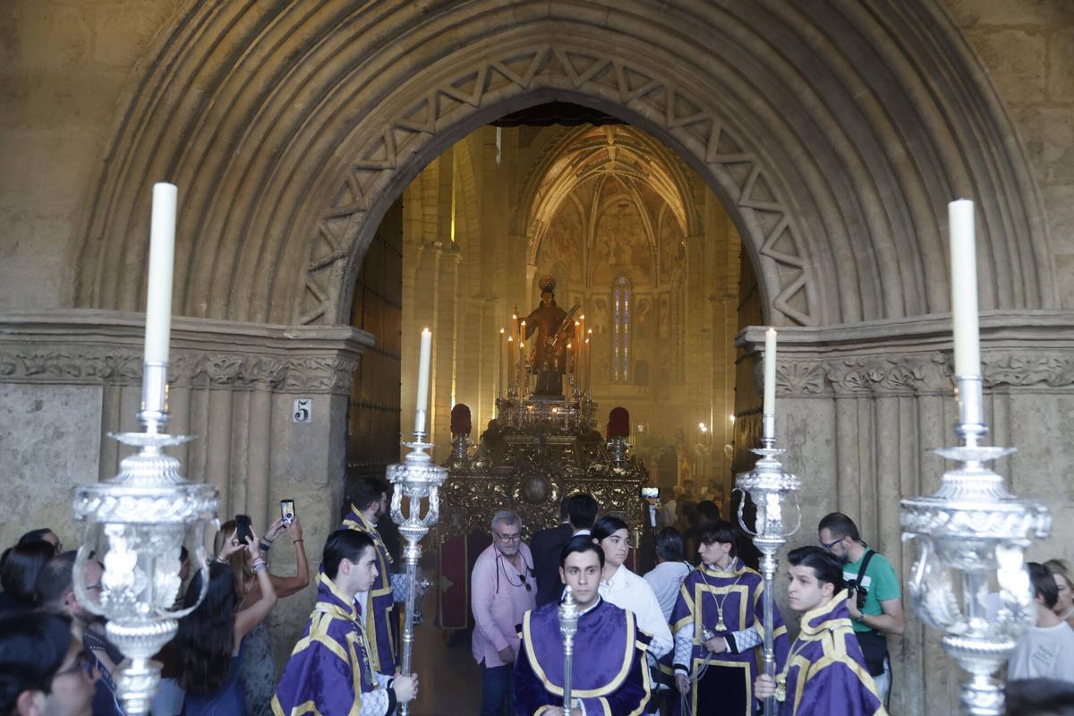 San Lorenzo Mártir recorre las calles de Córdoba en su tradicional procesión de agosto San Lorenzo Mártir recorre las calles de Córdoba en su tradicional procesión de agosto