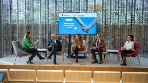 Mesa redonda sobre la prevención del suicidio por la Generalitat.