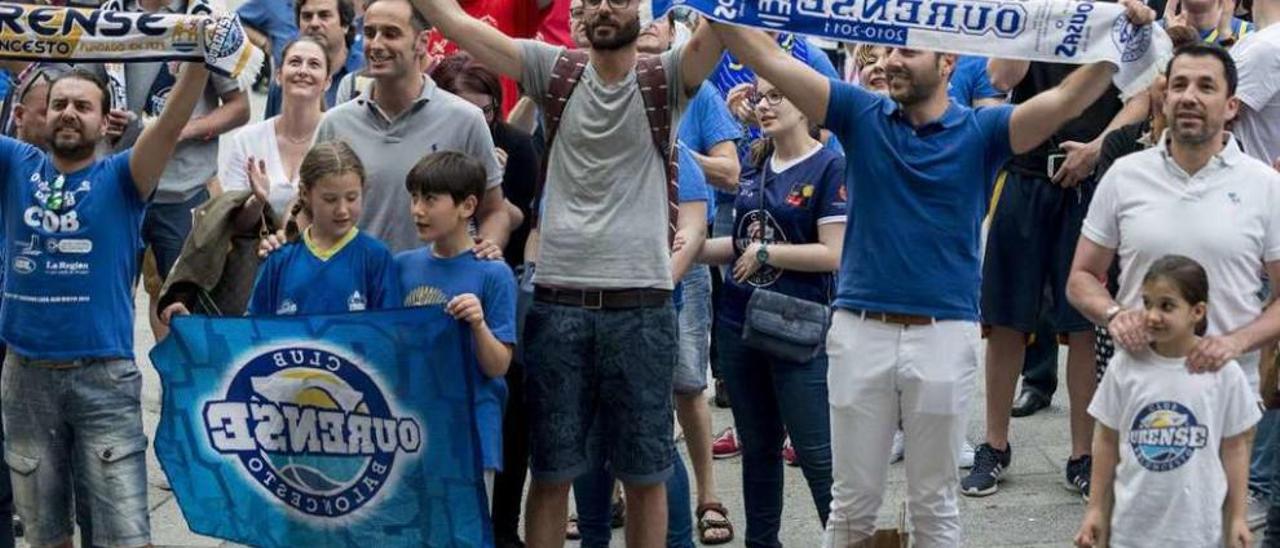 Aficionados e integrantes del COB en la concentración del pasado 2 de junio. // Brais Lorenzo