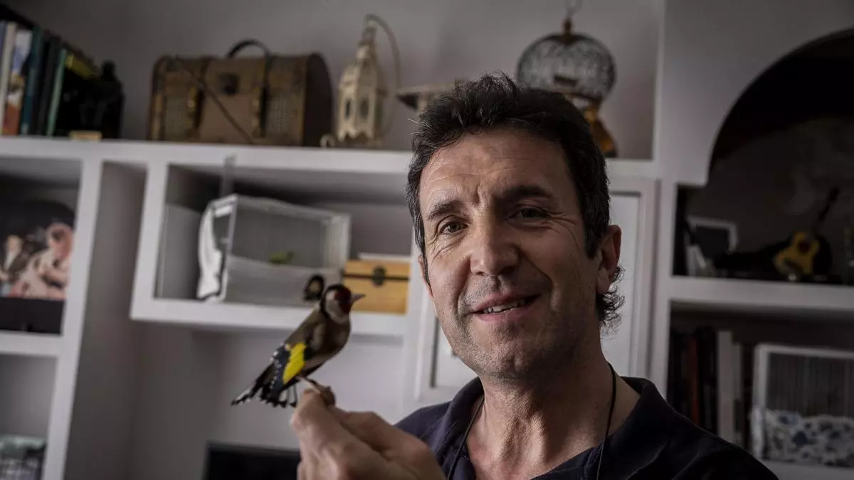 David Tejedor, cantaor de Torrero, joyero y coleccionista de pájaros: "Todo lo que sea artesanía me va al pelo"