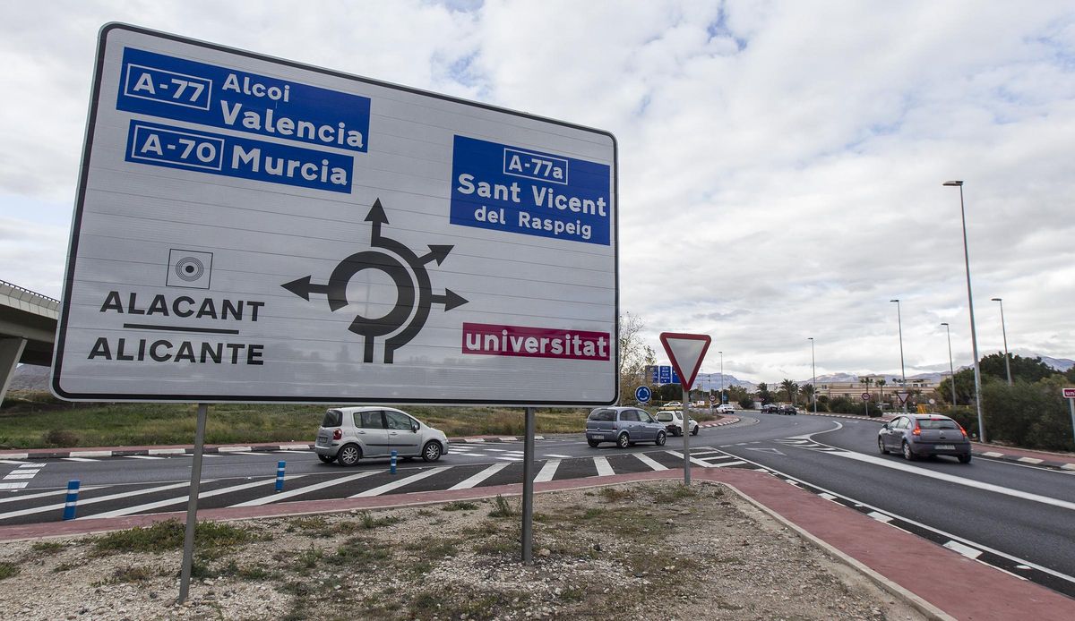 La &quot;turbo rotonda&quot; de acceso a la Universidad de Alicante