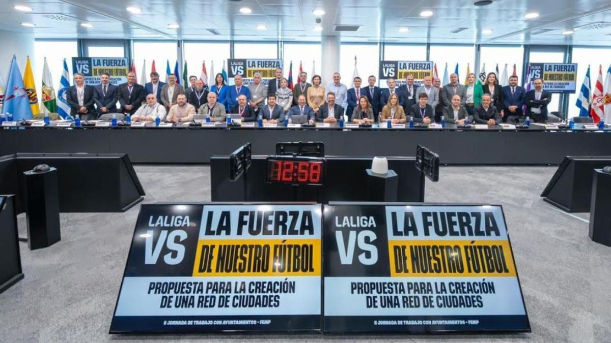 Asistentes a las Jornada de Trabajo con Ayuntamientos en la lucha contra la violencia en el fútbol.