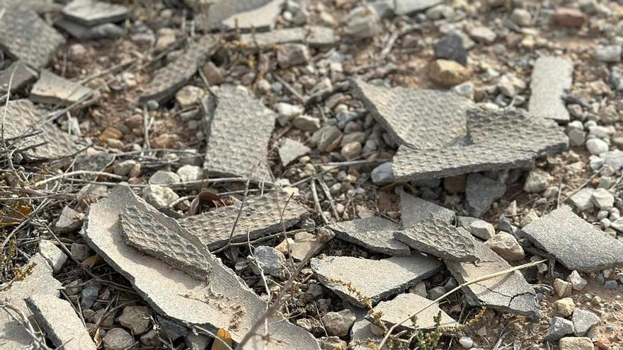 Restos de amianto en un solar del barrio Los Manchegos de San Vicente, encontrados tras el informe