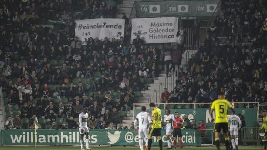 La grada del Martínez Valero, durante el partido del pasado fin de semana ante el Zaragoza.