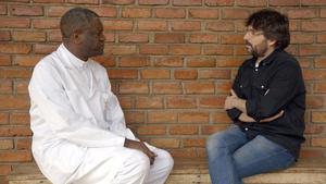 El ginecólogo Denis Mukwege y Jordi Évole, en una imagen de ’Salvados’.