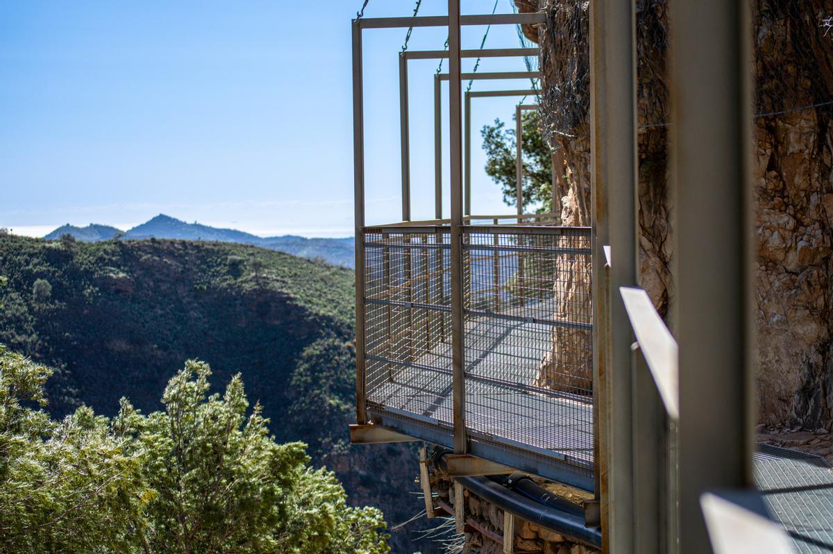 Una de las pasarelas flotantes que conforman parte del recorrido