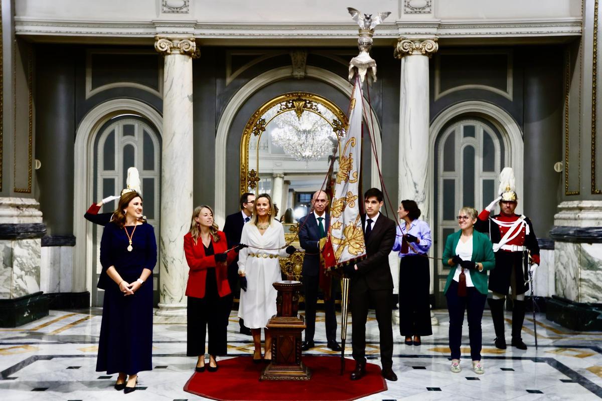 Borja Sanjuan durante el traslado de la Senyera.
