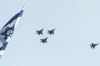 Cazas aliados derriban un dron que había ingresado en el espacio aéreo de Letonia
