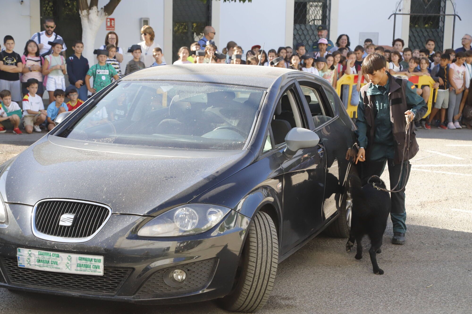 La Jornada de puertas abiertas de la Guardia Civil de Córdoba, en imágenes