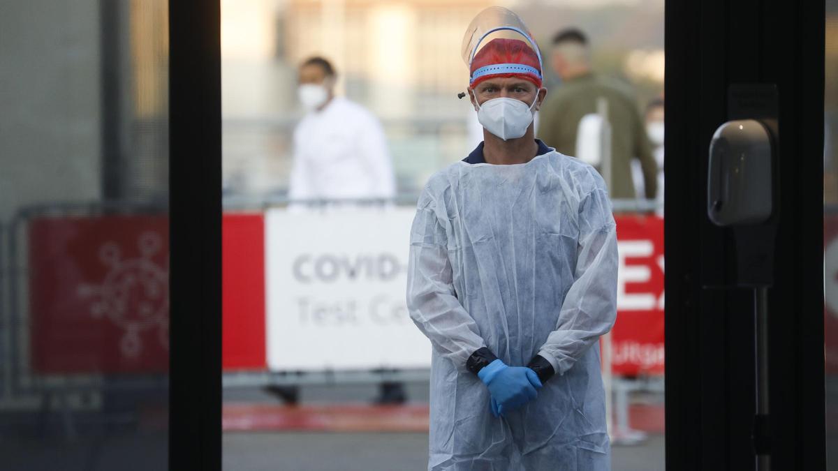 Un trabajador sanitario en Bélgica.