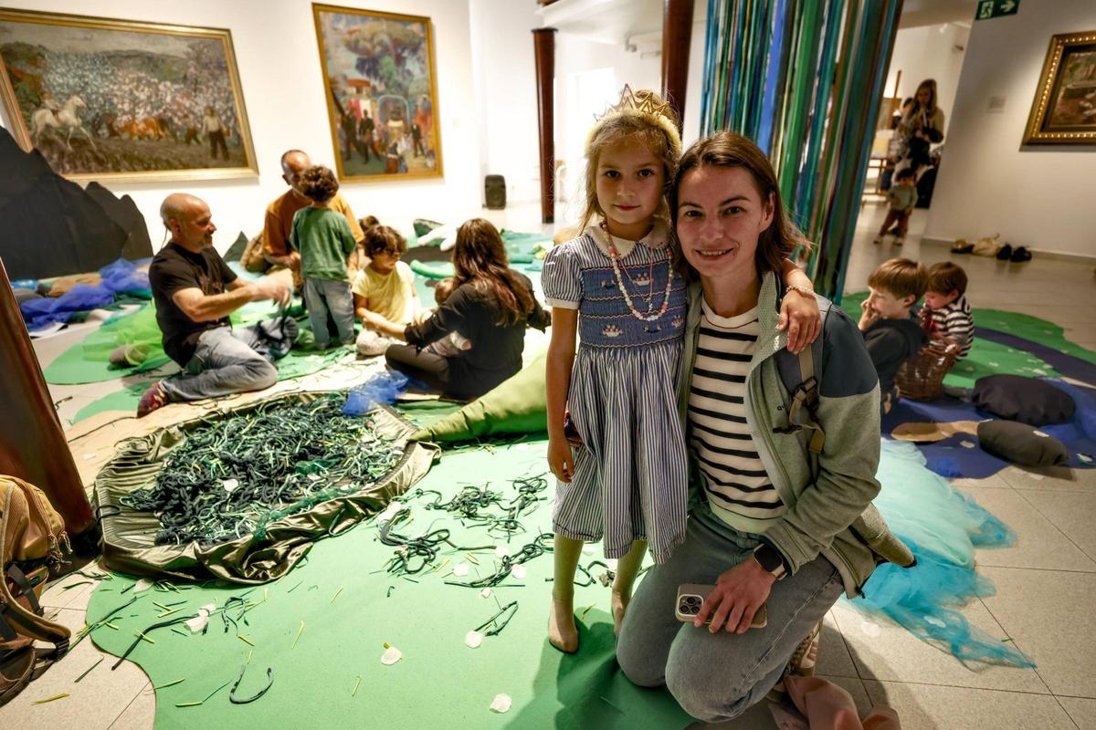 El arte y el juego infantil, de la mano en el Museo Piñole de Gijón para celebrar el Día de los Museos, en imágenes