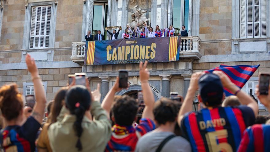 Plaça Sant Jaume turns blaugrana in honour of the European champions