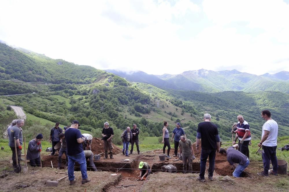 Excavación en la fosa de Parasimón