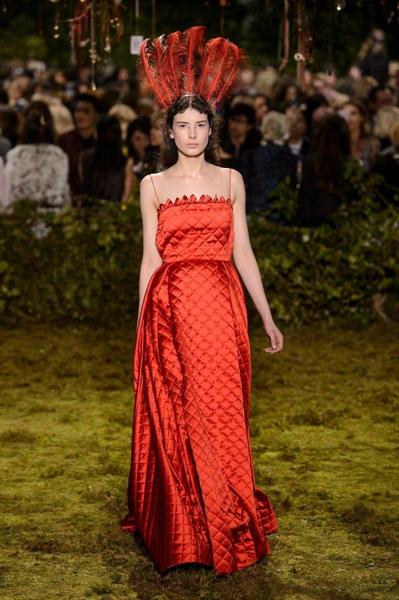 El vestido rojo pasión de Dior