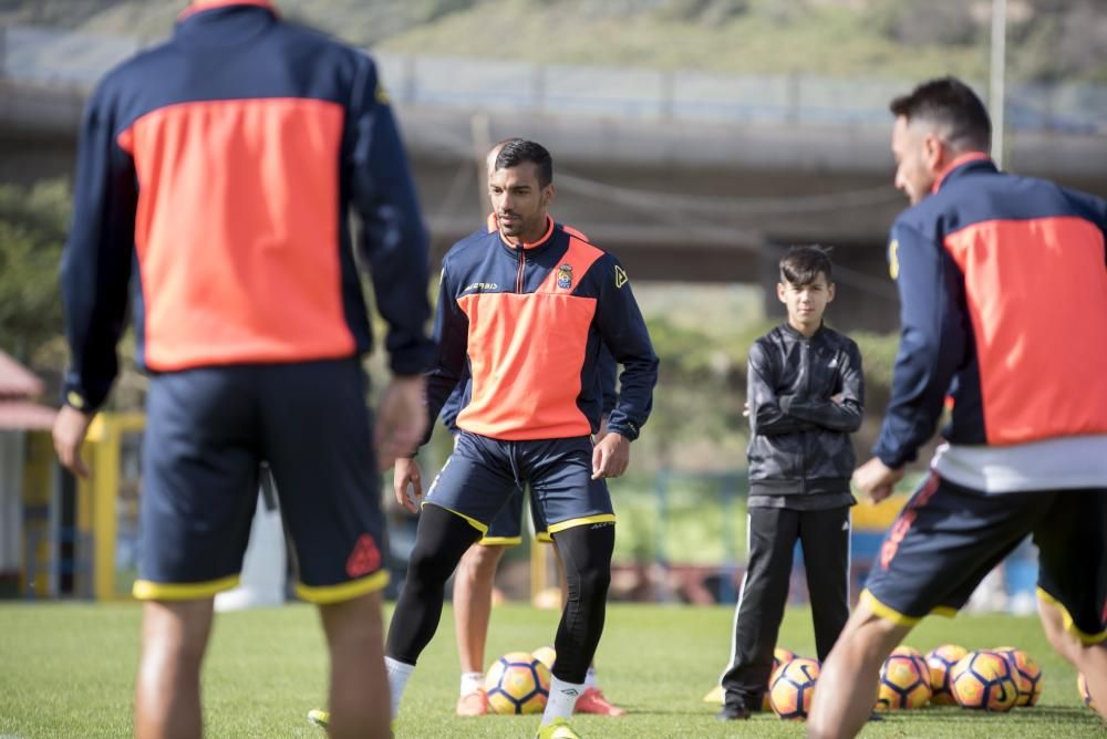 Entrenamiento UD Las Palmas en Barranco Seco ...