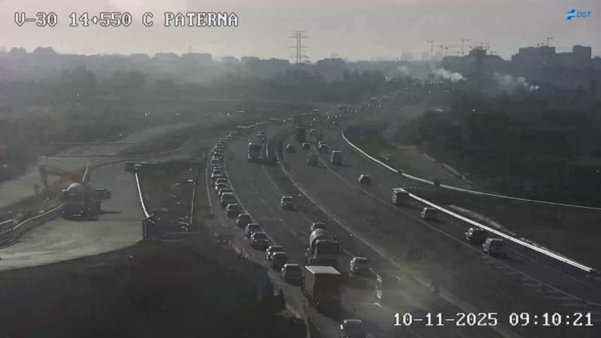 Tráfico en la V-30 a la altura de Paterna